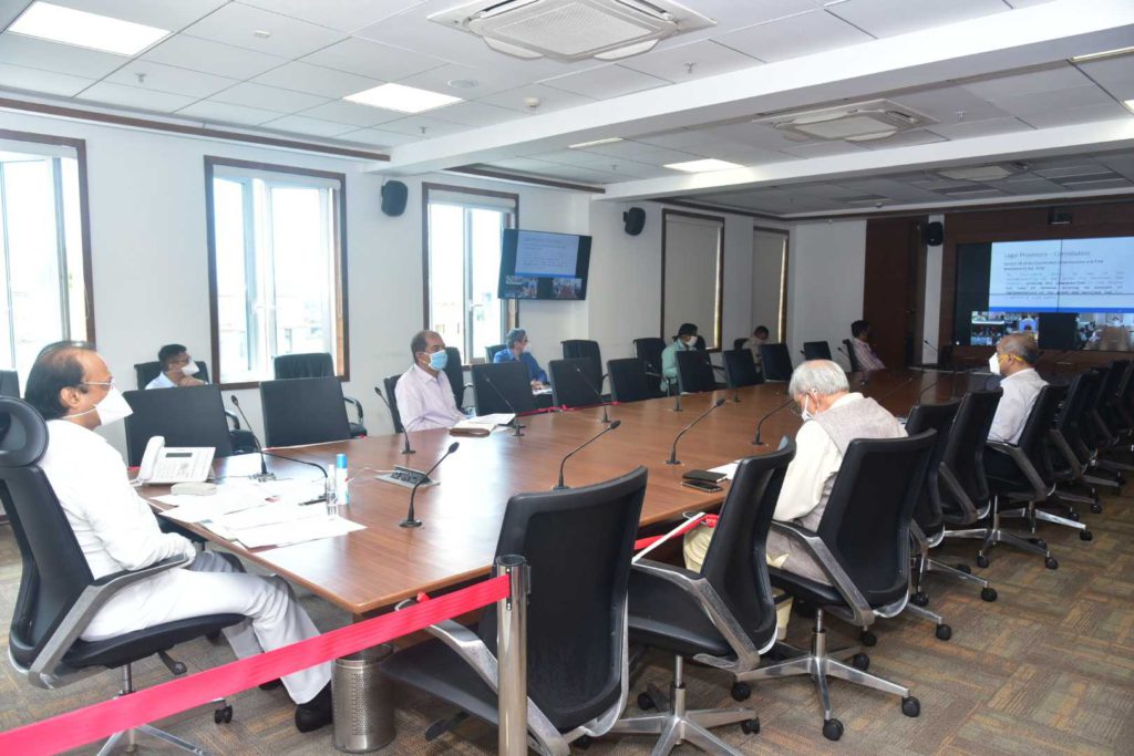 GST meeting केंद्र सरकारकडे जुलैअखेर महाराष्ट्राची २२ हजार ५३४ कोटींची थकबाकी