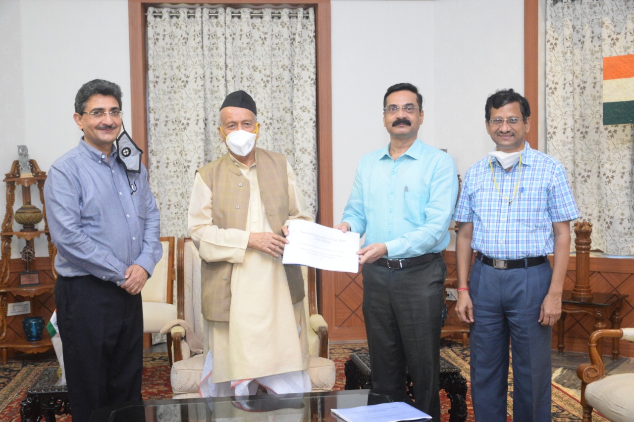 Higher Education Deptt makes presentation २०२५ पर्यंत उच्च शिक्षणातील नोंदणी प्रमाण ५० टक्के इतके वाढवणार - अभय वाघ