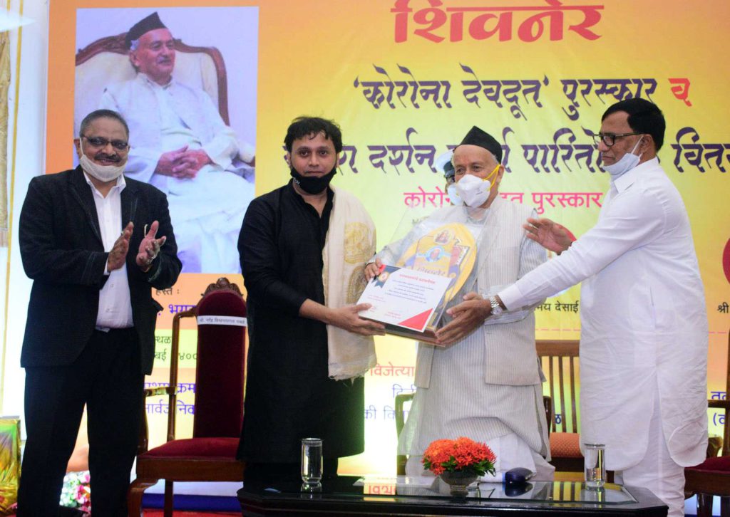 corona award2 रामशेठ ठाकूर, डॉ.जगन्नाथराव हेगडे कोरोना देवदूत पुरस्काराने सन्मानित