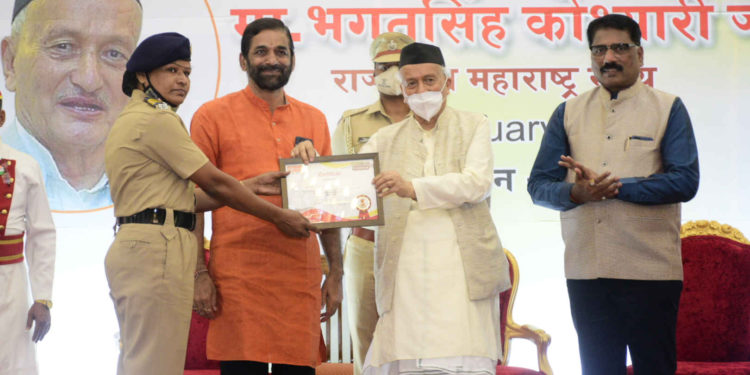 त्याग, समर्पण, सेवाभावामुळेच समाज जिवंत राहतो : राज्यपाल भगतसिंह कोश्यारी