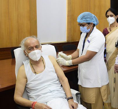 राज्यपाल भगत सिंह कोश्यारी यांनी घेतली कोव्हॅक्सिन लस