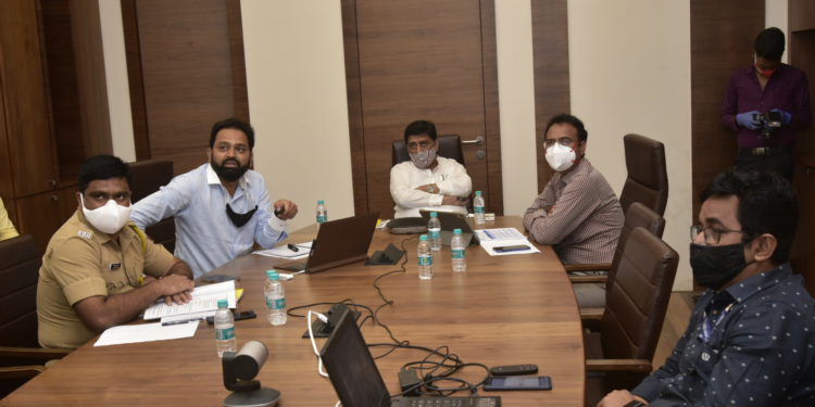 संभाव्य आपत्तीवर लक्ष ठेवण्यासाठी आधुनिक सुविधायुक्त आपत्ती व्यवस्थापन केंद्र उभारण्याचे पालकमंत्री अशोक चव्हाण यांचे निर्देश