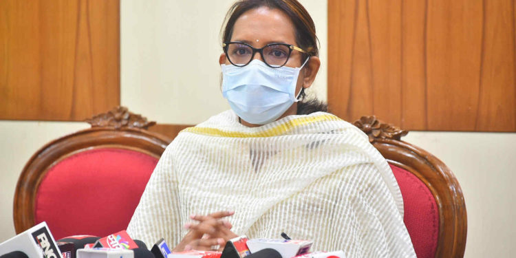 १०वी, १२वीच्या लेखी परीक्षा ऑफलाईनच – शालेय शिक्षणमंत्री प्रा.वर्षा गायकवाड
