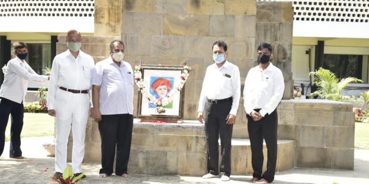महात्मा जोतिराव फुले यांना विधानभवन येथे अभिवादन