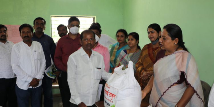 वऱ्हा येथील नुकसानग्रस्तांना तत्काळ भरपाई मिळवून द्या – पालकमंत्री यशोमती ठाकूर यांचे प्रशासनाला आदेश