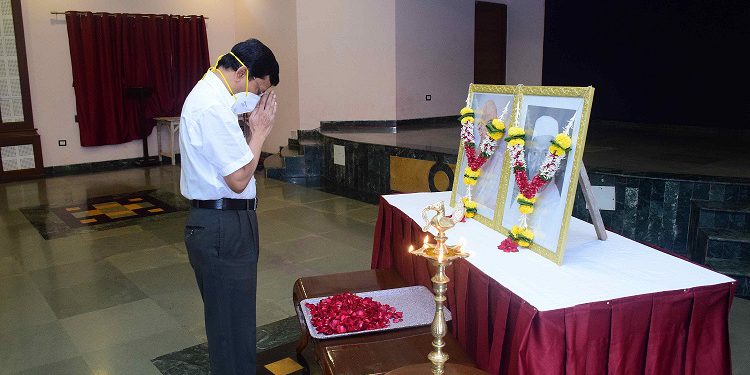महात्मा गांधी व लालबहादूर शास्त्री यांच्या  जयंतीनिमित्त राजभवन येथे अभिवादन
