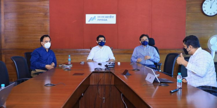 ‘अंधेरी-घाटकोपर लिंक रोड’च्या दर्जोन्नतीकरणाच्या प्रस्तावित कामांचा मंत्री आदित्य ठाकरे यांनी घेतला आढावा