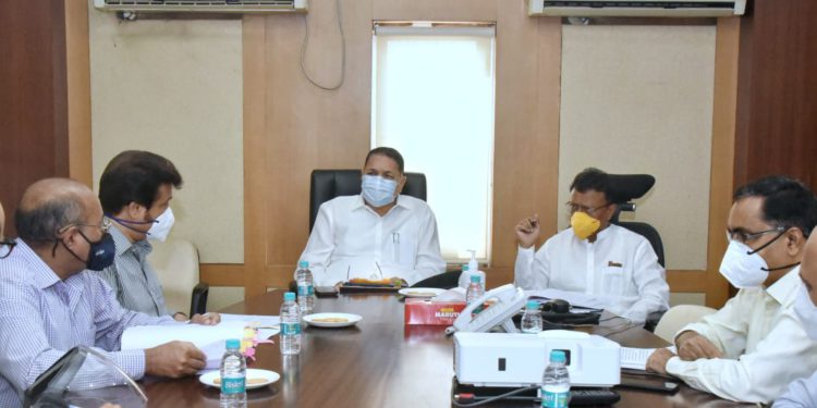 गुटखा वाहतूक व विक्री करणाऱ्याविरुद्ध कठोर कारवाई करण्याचे गृहमंत्री दिलीप वळसे पाटील यांचे निर्देश