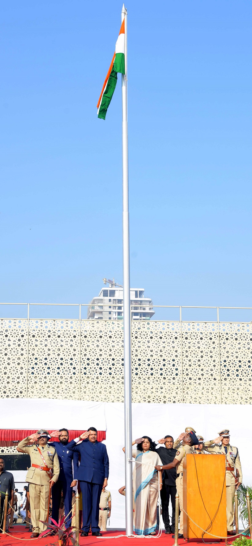 प्रजासत्ताकदिनी उपमुख्यमंत्री देवेंद्र फडणवीस यांच्या हस्ते नागपुरात ध्वजारोहण