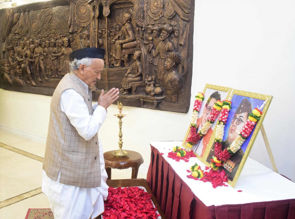 नेताजी सुभाषचंद्र बोस, बाळासाहेब ठाकरे यांना राज्यपालांचे अभिवादन