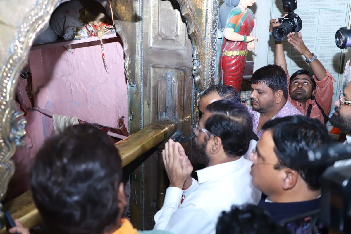मुख्यमंत्री एकनाथ शिंदे यांनी रामटेकच्या गड मंदिरात घेतले प्रभू श्रीरामांचे दर्शन