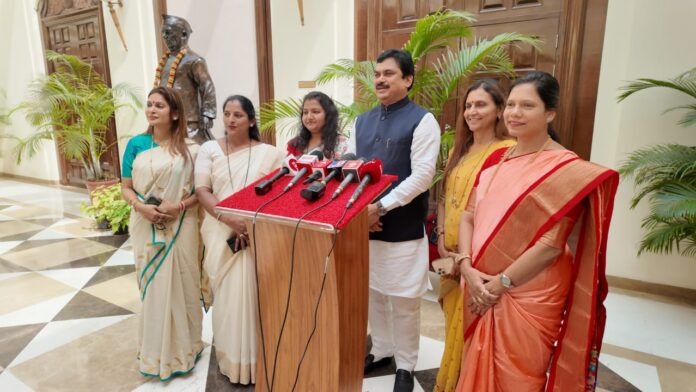 पुण्यश्लोक अहिल्यादेवी होळकर यांच्या त्रिशताब्दी जयंती उत्सवाचे राष्ट्रपतींना निमंत्रण : विधानपरिषद सभापती प्रा.राम शिंदे