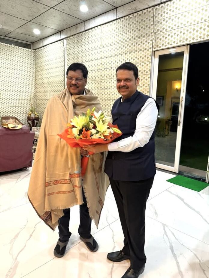 मुख्यमंत्री देवेंद्र फडणवीस यांनी घेतली देशाचे नवे सरन्यायाधीश भूषण गवई यांची सदिच्छा भेट – महासंवाद मुख्यमंत्री देवेंद्र फडणवीस यांनी घेतली देशाचे नवे सरन्यायाधीश भूषण गवई यांची सदिच्छा भेट – महासंवाद