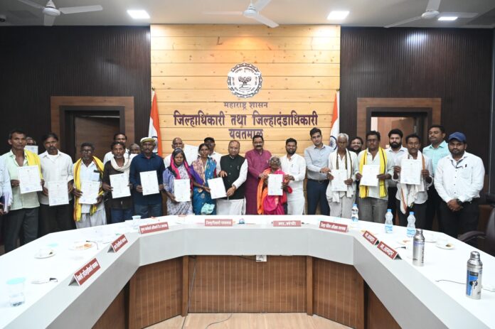 आदिवासी विकास मंत्री प्रा.डॉ.अशोक उईके यांच्याहस्ते पट्टे वाटप