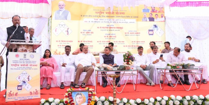 गरजूंना आवश्यकतेनुसार सहाय्यक उपकरणे पुरविणार (7)