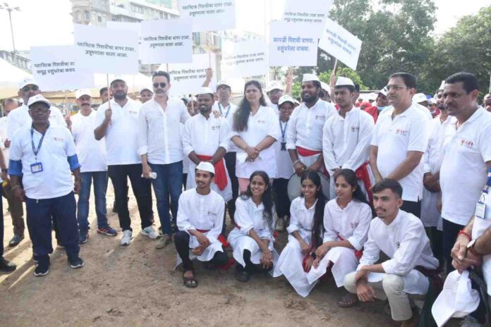 जागतिक पर्यावरण दिनानिमित्त गिरगाव चौपाटीवर प्लास्टिक निर्मूलन स्वच्छता मोहीम