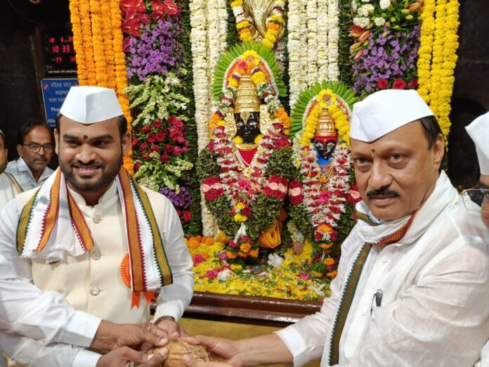Dio Pune_Photo_Deputy Chief Minister Ajit Pawar visited Jagadguru Shri Sant Tukaram Maharaj Sansthan temple_dt 18 June 2025 (2)