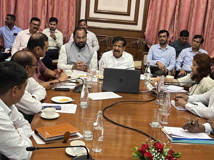 वन्यजीव बचाव केंद्र आणि व्याघ्र सफारीच्या निर्मिती संदर्भात बैठक 1
